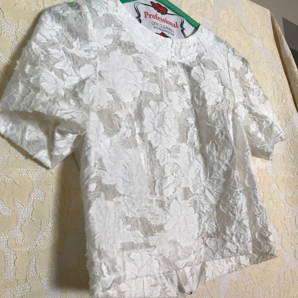 Tops - Beautiful lace top with zipper back - size 6